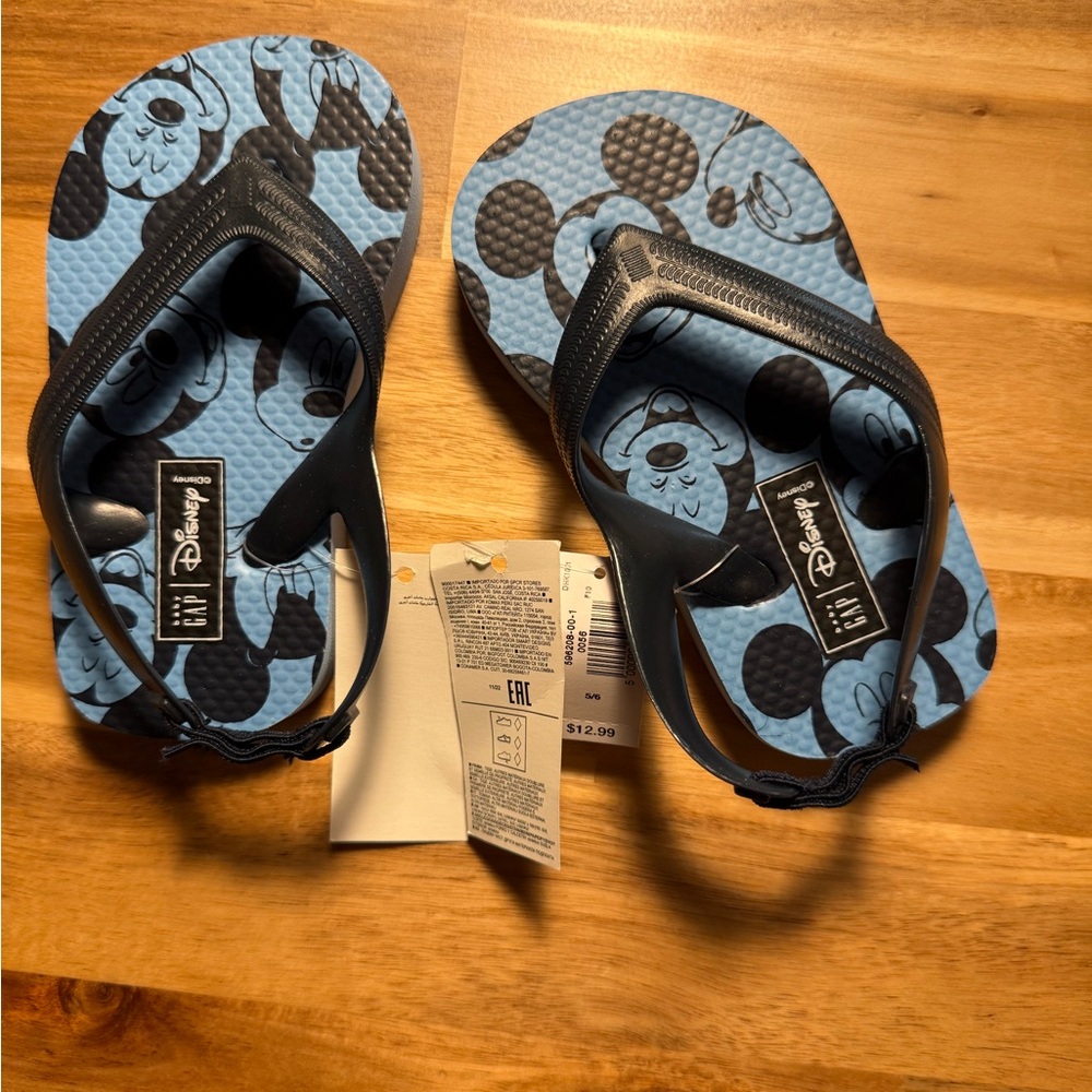 Disney Mickey Mouse Flip Flops size 5/6